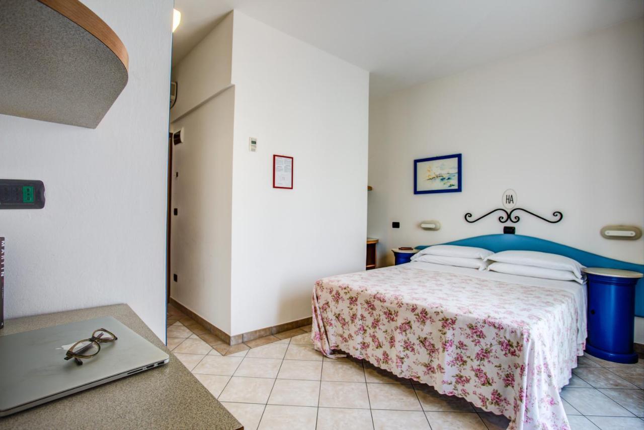 Ancora Hotel & Residence Каттоліка Екстер'єр фото